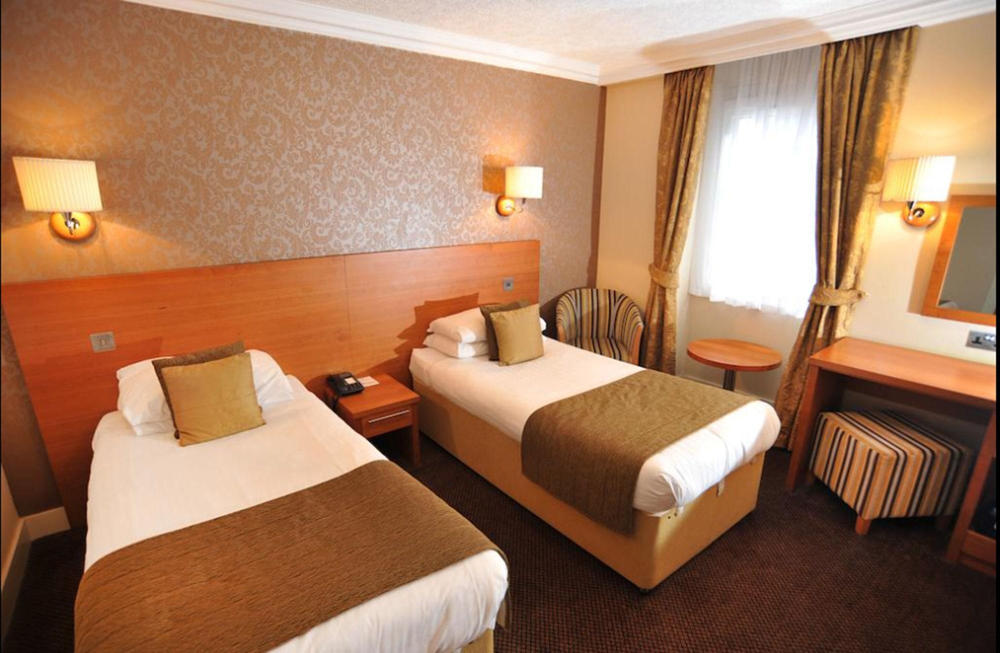 Golden Lion Hotel Stirling Esterno foto
