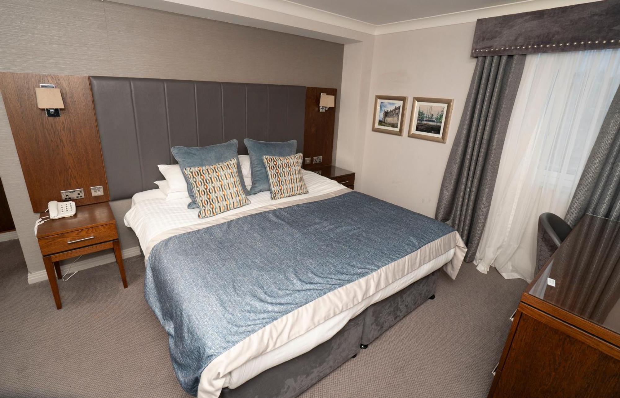 Golden Lion Hotel Stirling Esterno foto
