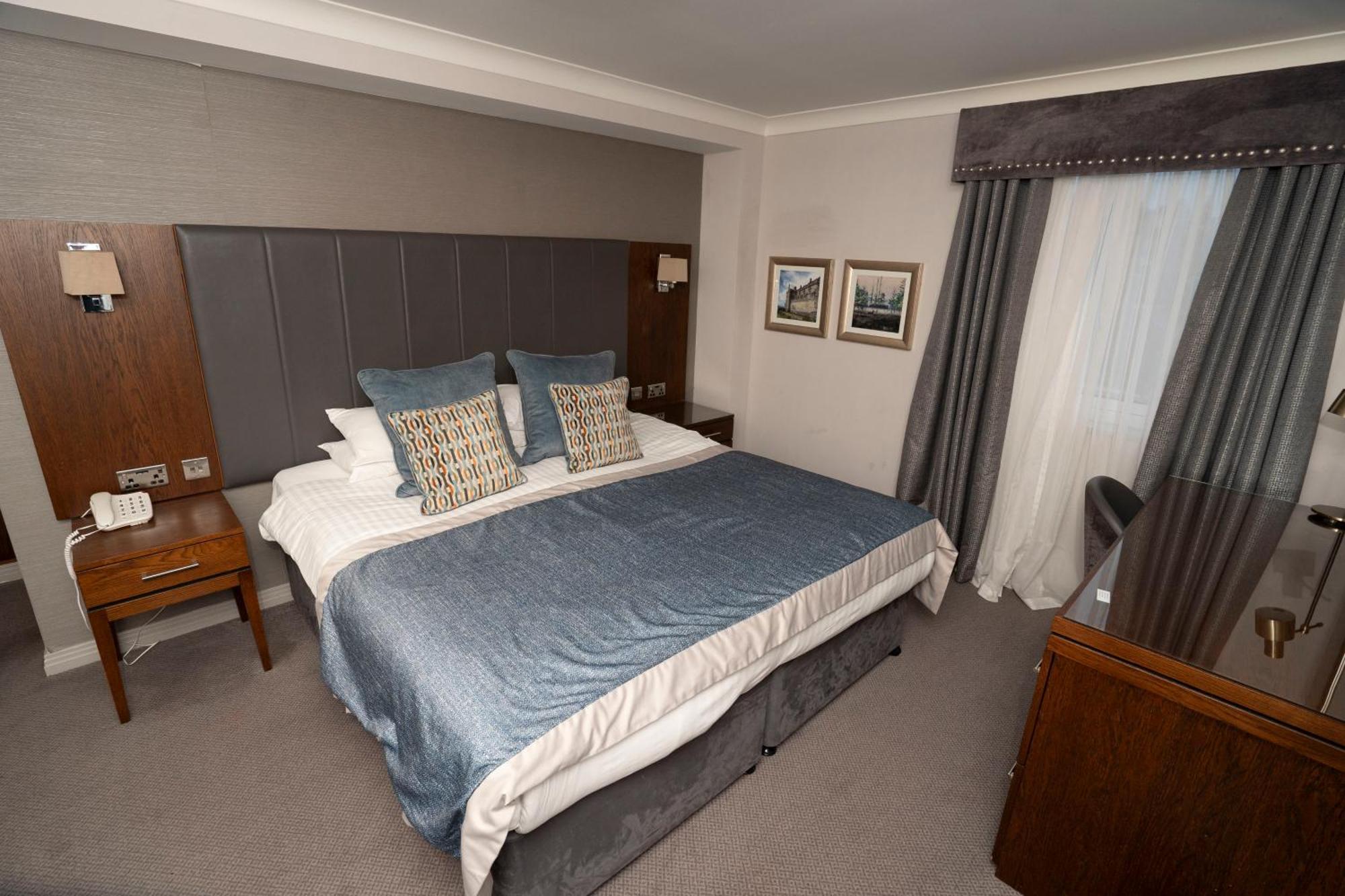 Golden Lion Hotel Stirling Esterno foto