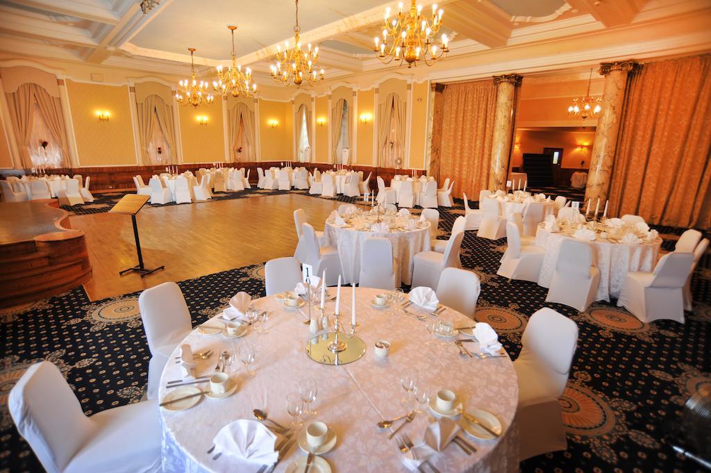 Golden Lion Hotel Stirling Esterno foto